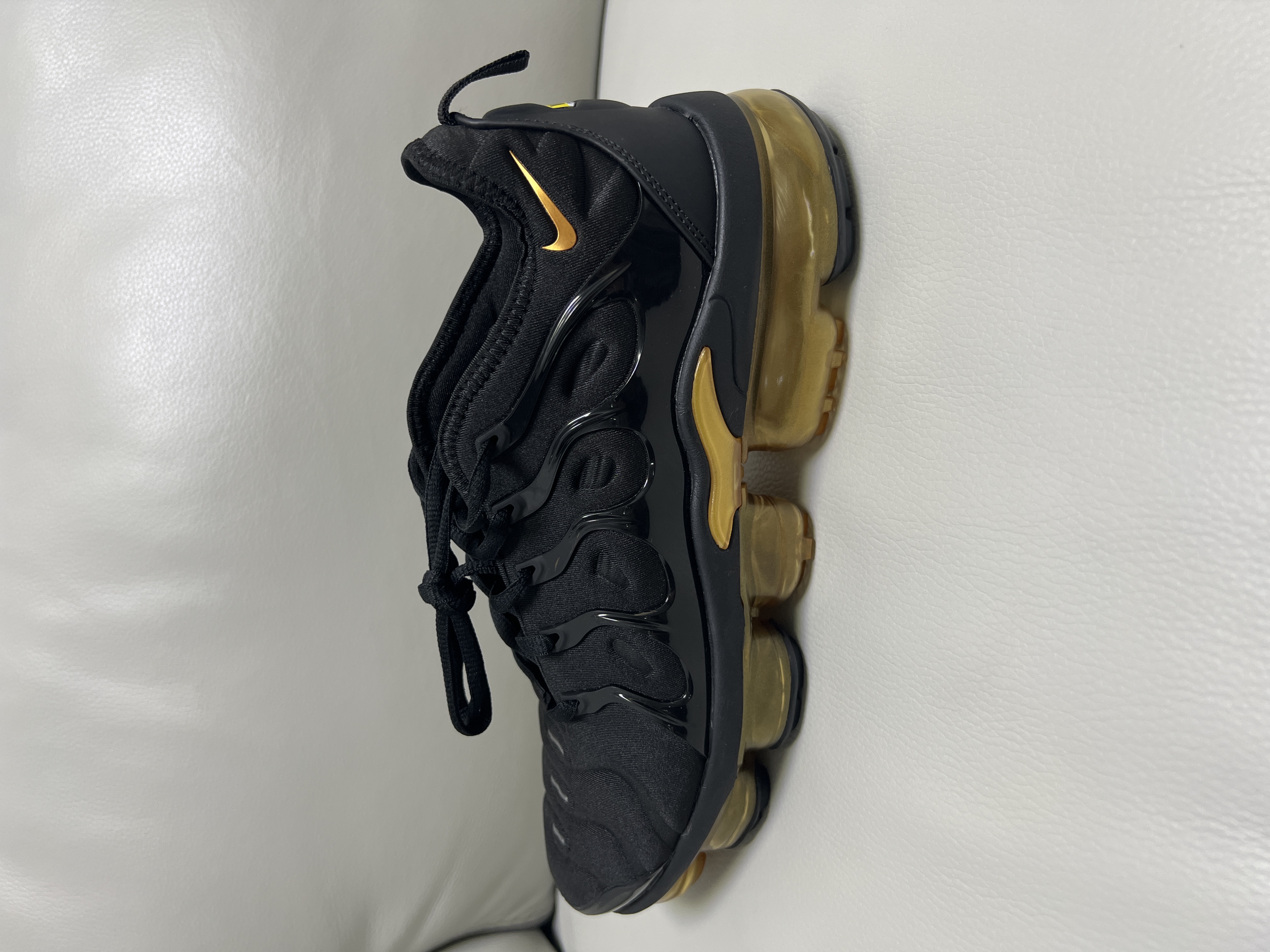 Nike Vapor Max Negro dorado